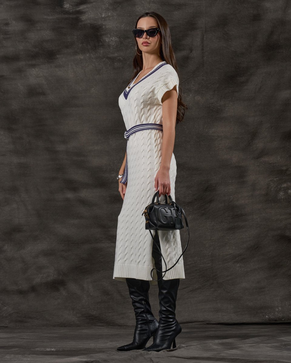GFerreOfficial's tweet photo. Sculpted knit textures elevate everyday elegance through subtle contrast. #GianfrancoFerre #UrbanNeutrals https://t.co/cx44VRCGk0