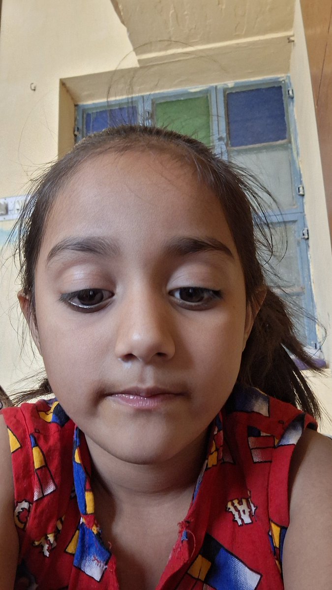 UpadhyayTolaram's tweet photo. #bharatibabu

असली सौंदर्य साफ दिल से होता है। नन्ही
वेदिका दादा के पास आई और चुपचाप
सेल्फी लेकर चली गई। जब देखा तो फोटो में
नाक साफ भले न हो लेकिन दिल साफ है। https://t.co/FMu5ANS9em