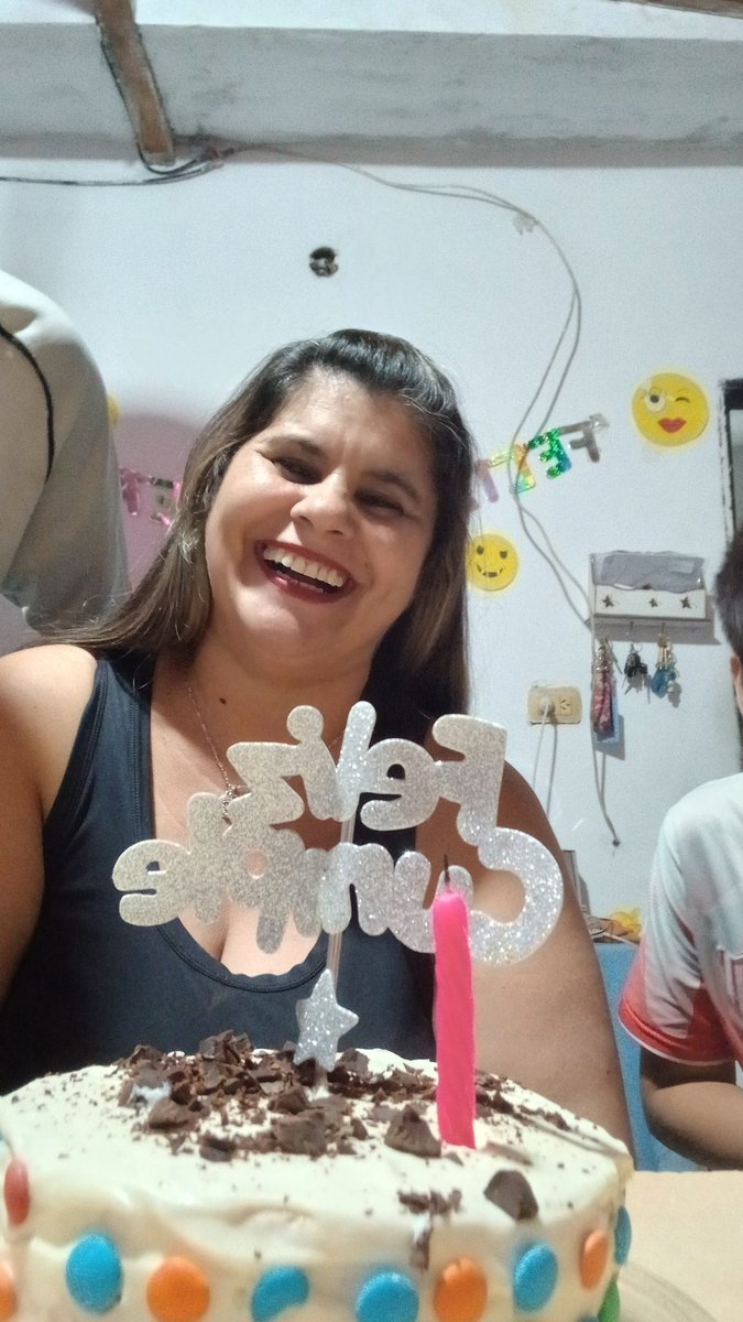 Deseo siempre que la vida me encuentre riendo y rodeada de amor, que es lo que realmente importa en la vida...
Deseo tener siempre encuentros con mis Sumergidas,cantando a todo pulmón en algún concierto de <a href="/AlejandroSanz/">Alejandro Sanz</a> 
Bienvenidos 46!!!!!!
#FrlizCumpleParaMi