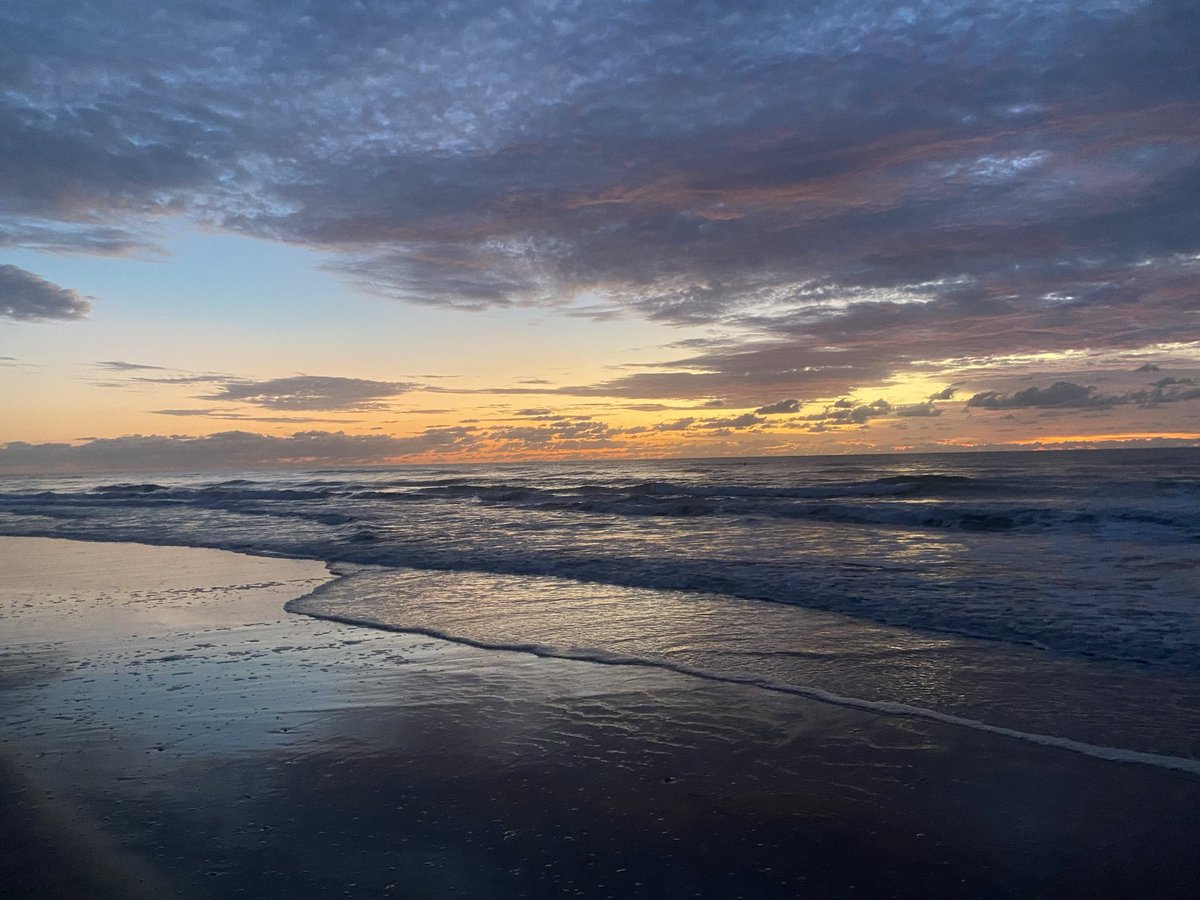 thapopejon's tweet photo. Golden Hour >Sunrise 
#HangersBeach #Florida https://t.co/FyTzmzjxFE