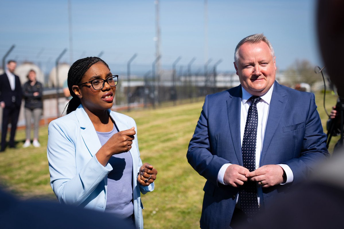 DarrenMillarMS's tweet image. 💙 It was fantastic to welcome @KemiBadenoch back to Wales yesterday as she joined us on the campaign trail for the Senedd elections.

💪 We have the team, the policies, and the drive to #FixWales and #GetWalesWorking.

🗳️ Vote @WelshConserv on 7th May.

#VoteConservative