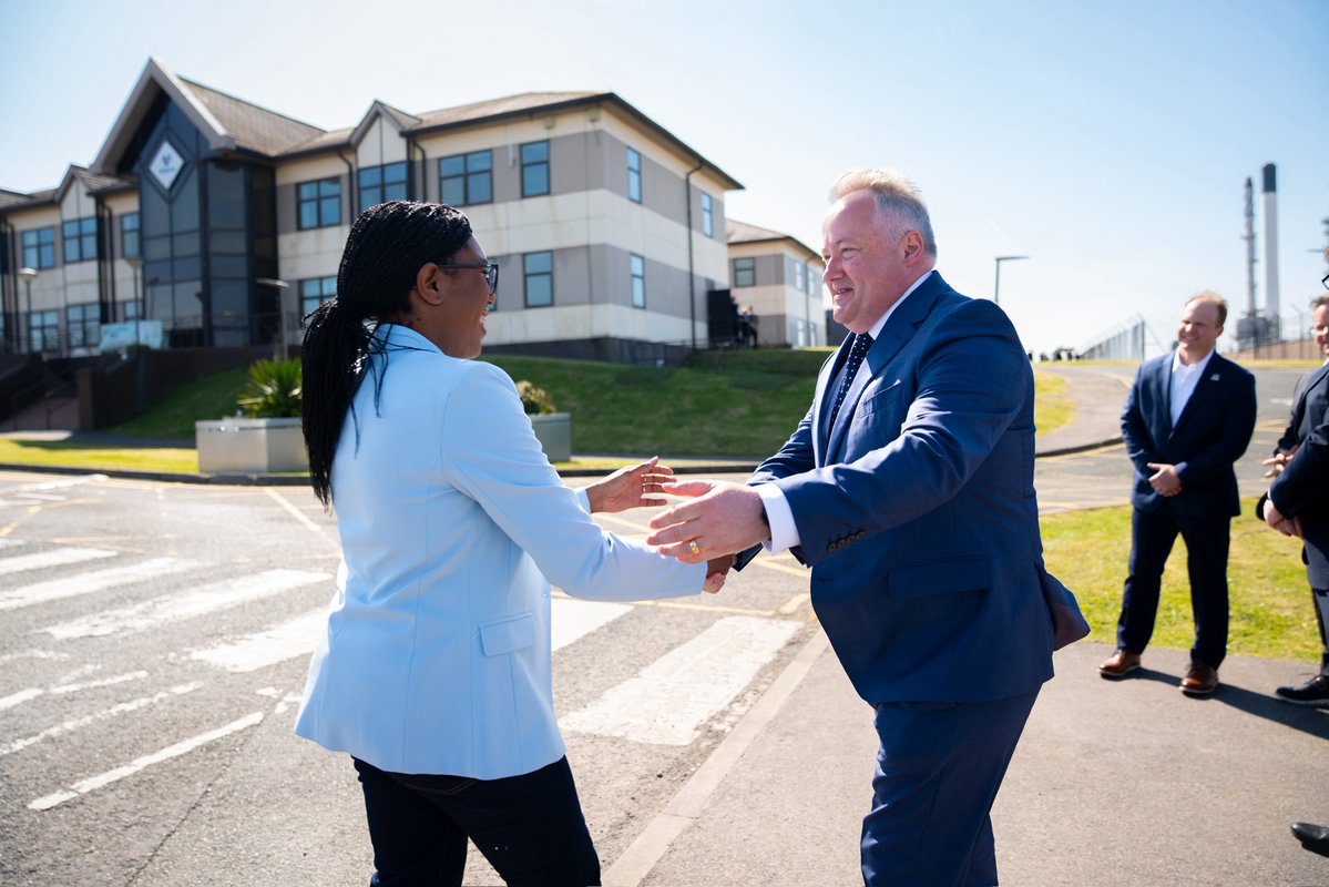 DarrenMillarMS's tweet image. 💙 It was fantastic to welcome @KemiBadenoch back to Wales yesterday as she joined us on the campaign trail for the Senedd elections.

💪 We have the team, the policies, and the drive to #FixWales and #GetWalesWorking.

🗳️ Vote @WelshConserv on 7th May.

#VoteConservative