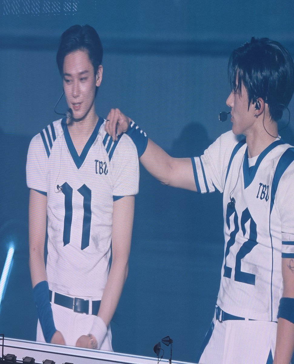 eric said that he was the one who told to juyeon to cut his hair ♡ eric said that his hair during the stealer is nice

#ERIC #에릭