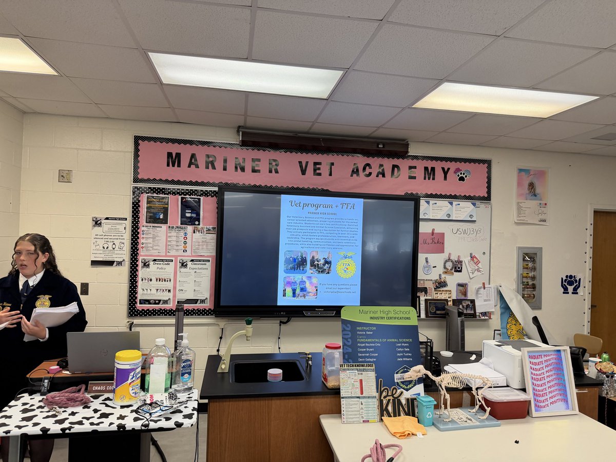 FordDrywall's tweet image. Great to attend the Lee County Advisory Board meeting at Mariner High School and see the tech + trade opportunities being created for students. 🔧💻

Investing in the next generation matters. 👊

#WorkforceDevelopment #SkilledTrades #ConstructionCareers