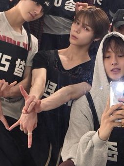 ari 𝒿༯ tweet media