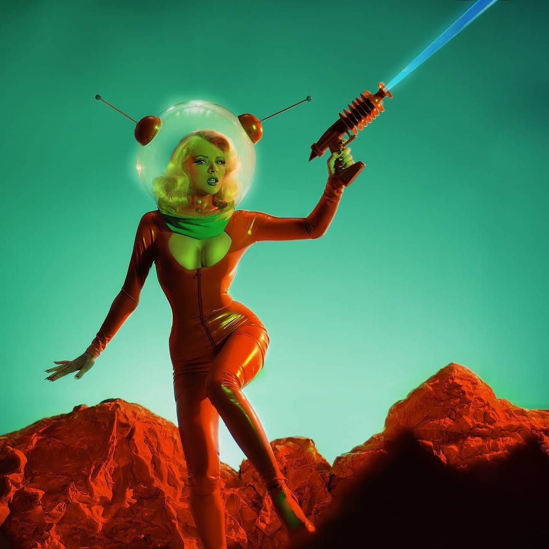 SMRevolinski's tweet image. #SCIFI #SPACEOPERA #ROMANCE 

"Romancing The Spacewoman" — medium.com/@revol2/list/r…

Dr. Ah-mee Krant is an alien anthropologist from the planet Ed-dan. To protect her people, she is on a mission to find all the human colonies in the Galaxy.      

#medium @club_tales