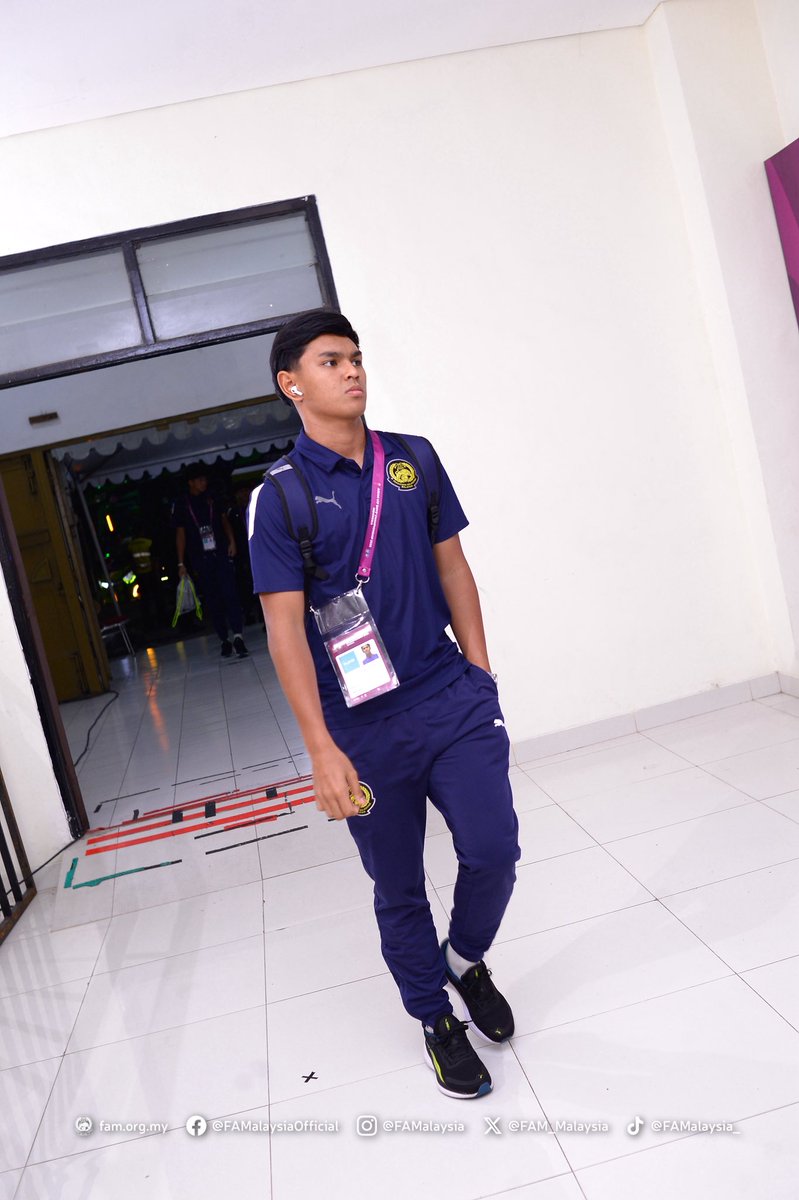 FAM_Malaysia's tweet image. Ketibaan skuad Harimau Malaya B-16 kendalian Shukor Adan di Gelora Delta Sidoarjo, Indonesia bagi aksi final Kejuaraan B-17 ASEAN 2026 menentang Vietnam, jam 8:30 malam ini (Waktu Malaysia).

#FAM #HarimauMalaya #ASEANU17 #DemiLencanaDiDada