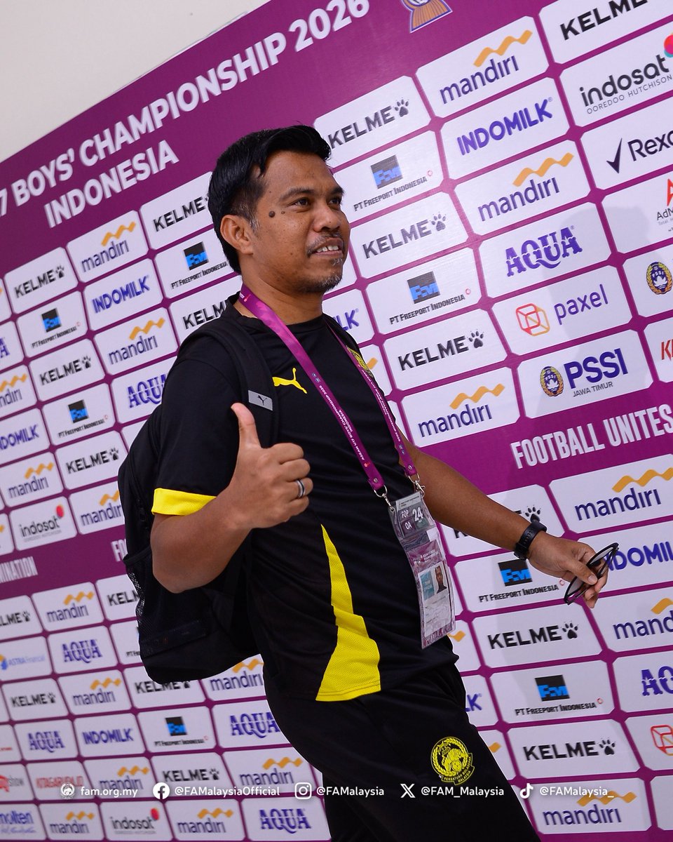 FAM_Malaysia's tweet image. Ketibaan skuad Harimau Malaya B-16 kendalian Shukor Adan di Gelora Delta Sidoarjo, Indonesia bagi aksi final Kejuaraan B-17 ASEAN 2026 menentang Vietnam, jam 8:30 malam ini (Waktu Malaysia).

#FAM #HarimauMalaya #ASEANU17 #DemiLencanaDiDada