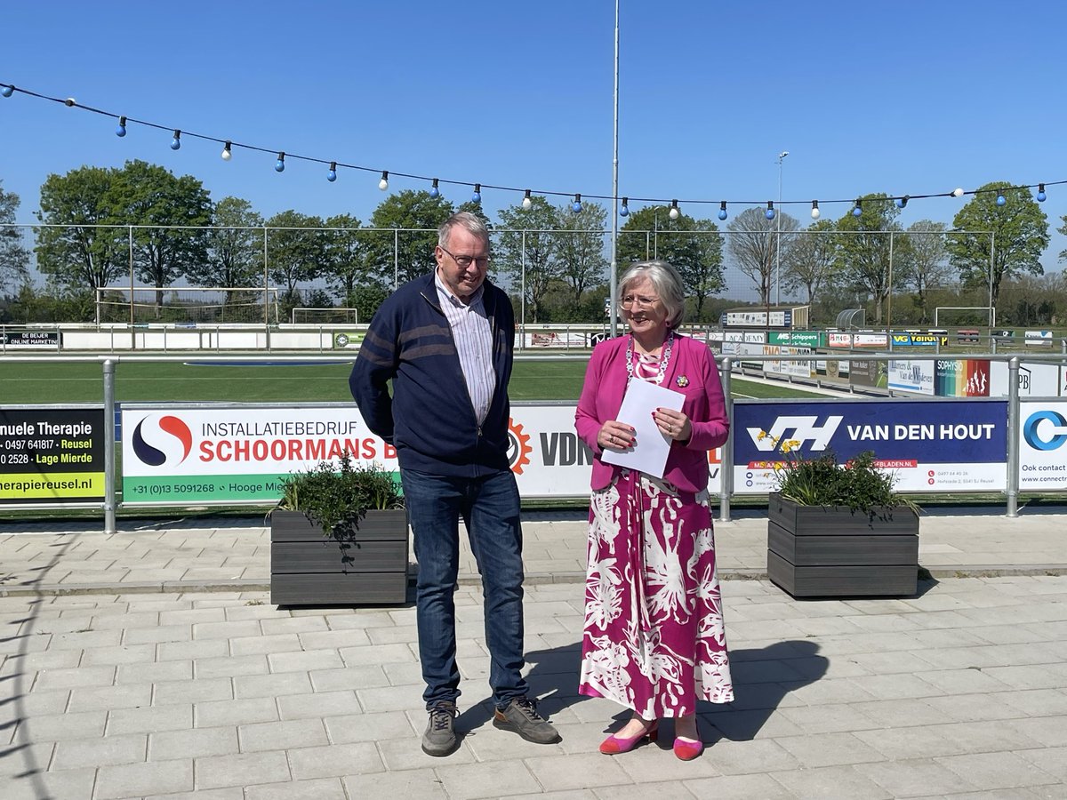 Souza van Limpt tweet media