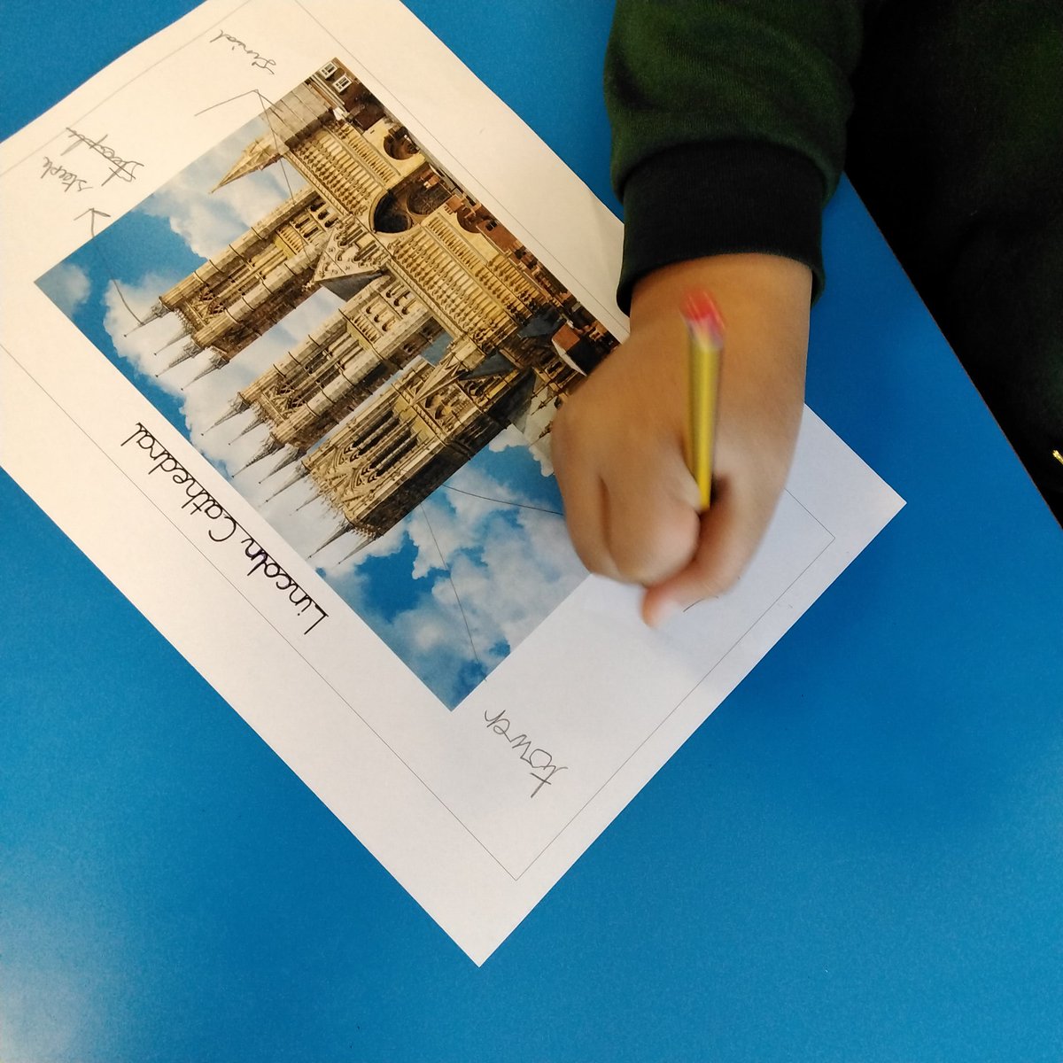 wyndclf's tweet image. Today in Art, the children looked at famous, religious buildings around the world. They worked in pairs to label the external features they observed. #Art #Sculptures #4B #WPS #Leightrust #SG12