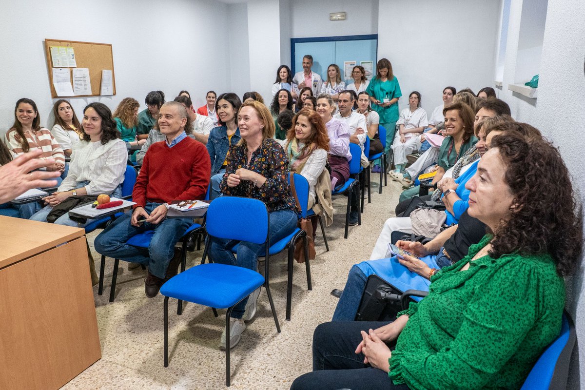 HospitalJaen's tweet photo. El Hospital Materno-Infantil acoge un encuentro entre matronas del hospital y Distrito Jaén-Jaén Sur para abordar el manejo de la pérdida perinatal, métodos no farmacológico de alivio del dolor en el parto, o ejercicio físico en el embarazo https://t.co/XLGj4ZcwTC