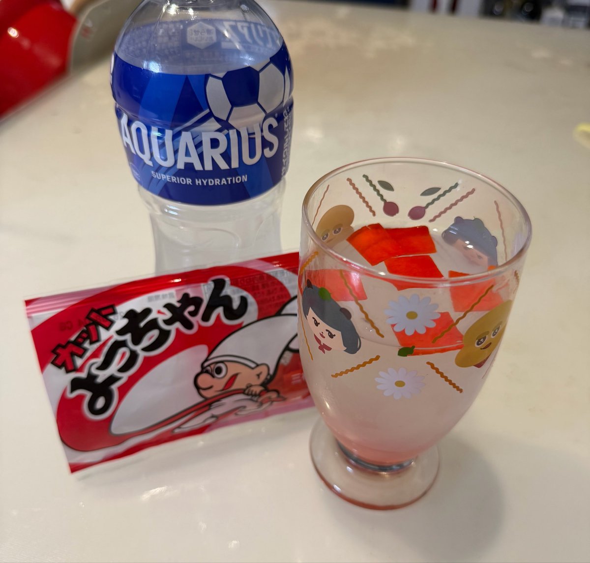 え‼️待って‼️
今話題の「皮膚ドリンク」？ってやつ作ってみたんだけど、これめっちゃうま👍🤩
🦑お互いの酸味がうまく混ざりあってて、これもう完全に第2のピーナッツコーラって感じ🥜🥤