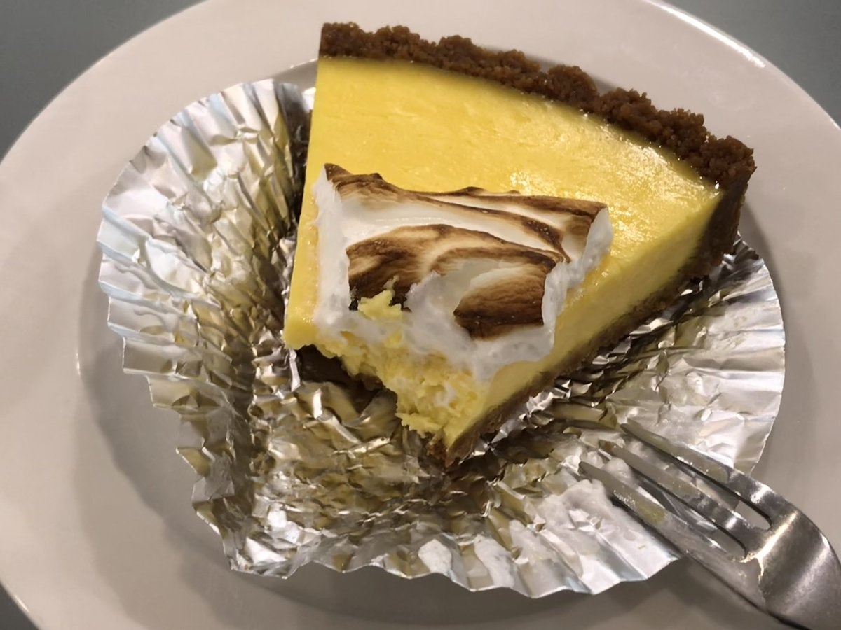 여의도 투흐티

뮤뱅 인첵하고 재모임 전에 들렸는데
인생 레몬 파이를 만남 ... 
공방 아녀도 또 오겠우 🧑‍🩰🧑‍🩰🧑‍🩰