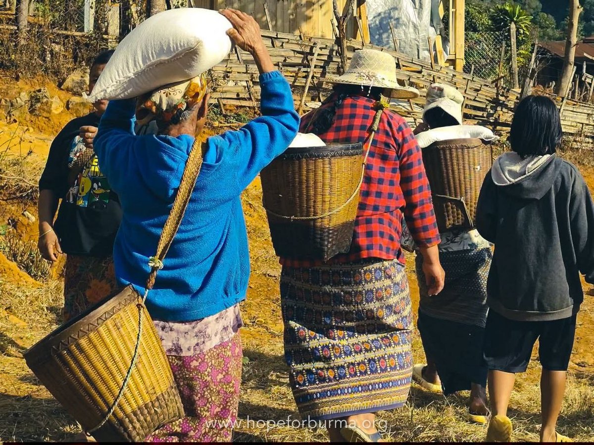 MyaeNews's tweet photo. ဒုက္ခရောက်နေလို့ပါ ပိုက်ဆံလေး ငါးသောင်းလောက်ချေးပေးကြပါလားရှင့်
Kpay 09429996003 https://t.co/N9GDjKK86R