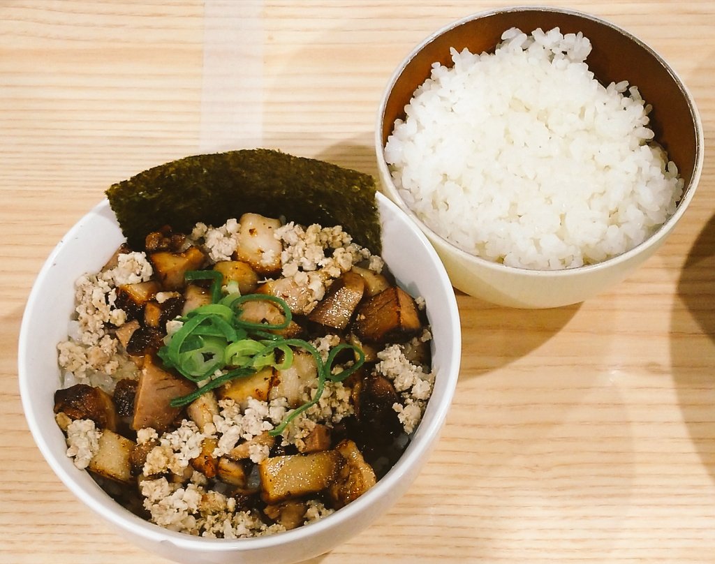 モニヤン tweet media