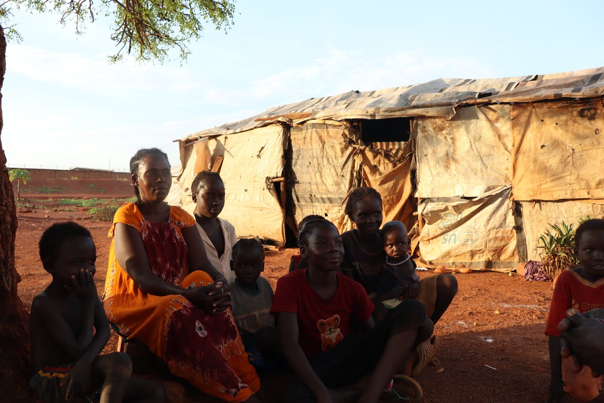 unmissmedia's tweet image. “I feel like I’m home.” Karmella Ukul Linga and 1000 other displaced families have ended their decade-long search for safety after securing homes at a new settlement established by #UNMISS, #UNMAS, #IOM and partners in Khor Malang, near Wau town, #SouthSudan 🇸🇸.
Read more: