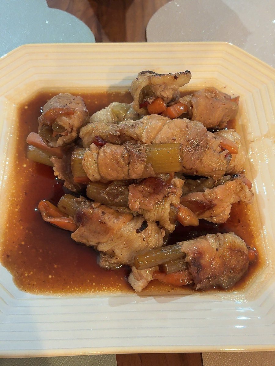 epitakemncr's tweet photo. おじさんが作るフキの肉巻きの出来上がり🍗 https://t.co/TO5mgxdwg1