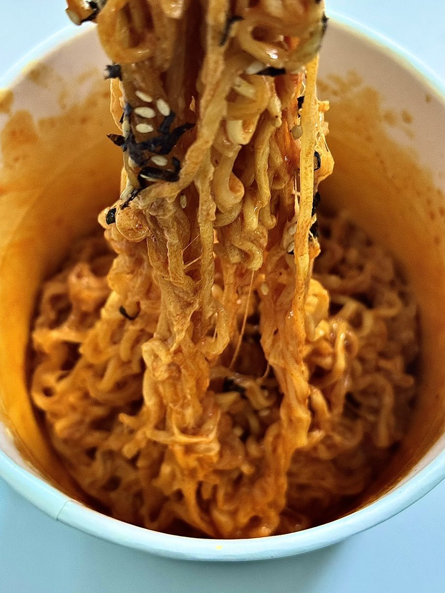 치즈랑 엉겨 붙은 영훈식 불닭 쵝오💕💕💕
치즈 잔뜩 넣으니까 맵기 적당하구 너무 쬬아😳💕