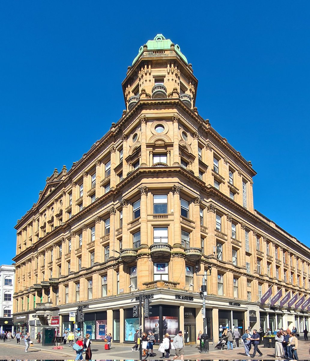 is_glasgow's tweet image. What a day to be out photographing Glasgow's magnificent architecture! Other than a bit of cropping, this one needed nothing else done to it.

#glasgow #nofliter #architecture #architecturephotography #buchananstreet