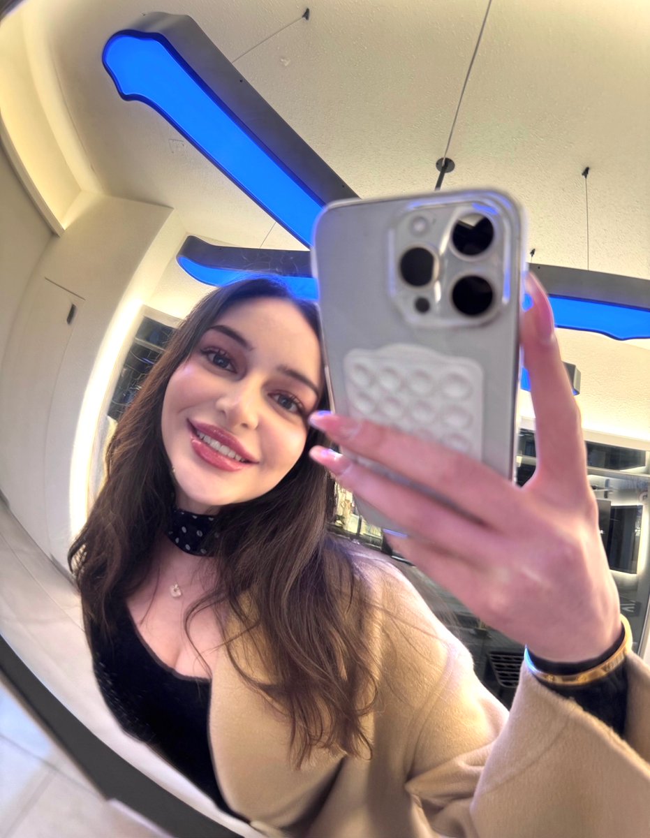 Bella Clark tweet media