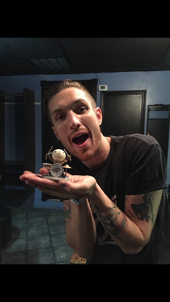 Dead Sara France tweet media