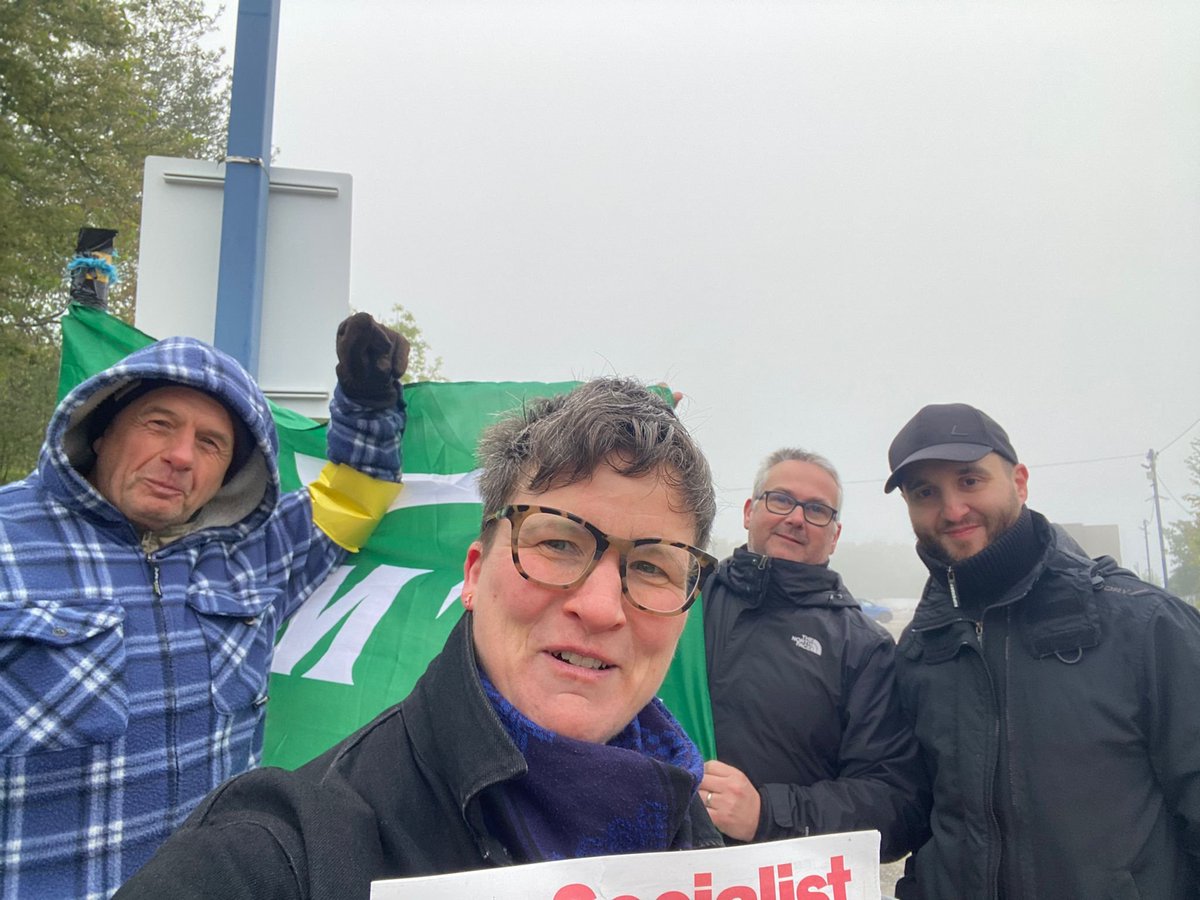 NSSN_AntiCuts's tweet image. #NSSN back on the @RMTLondon #TubeStrike picket line - #Solidarity to the @RMTunion