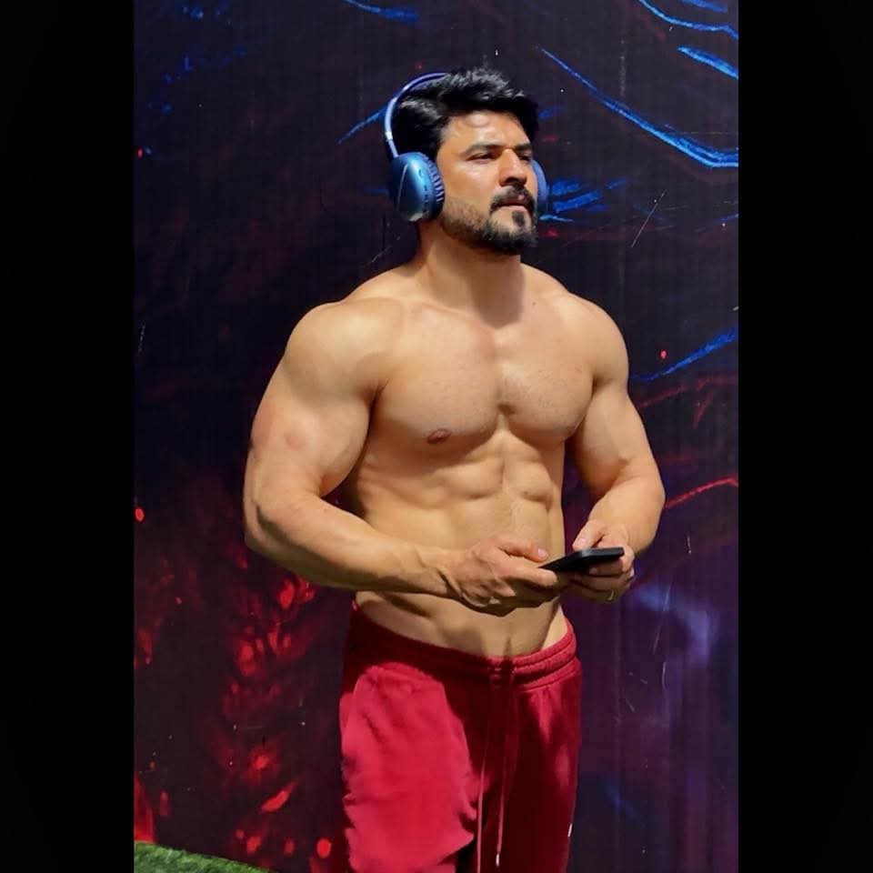 baab24_'s tweet image. Asif Khan
:
:
:
✅ For more @baab24_ 
#physique #fitness #hunk #kpk #gym