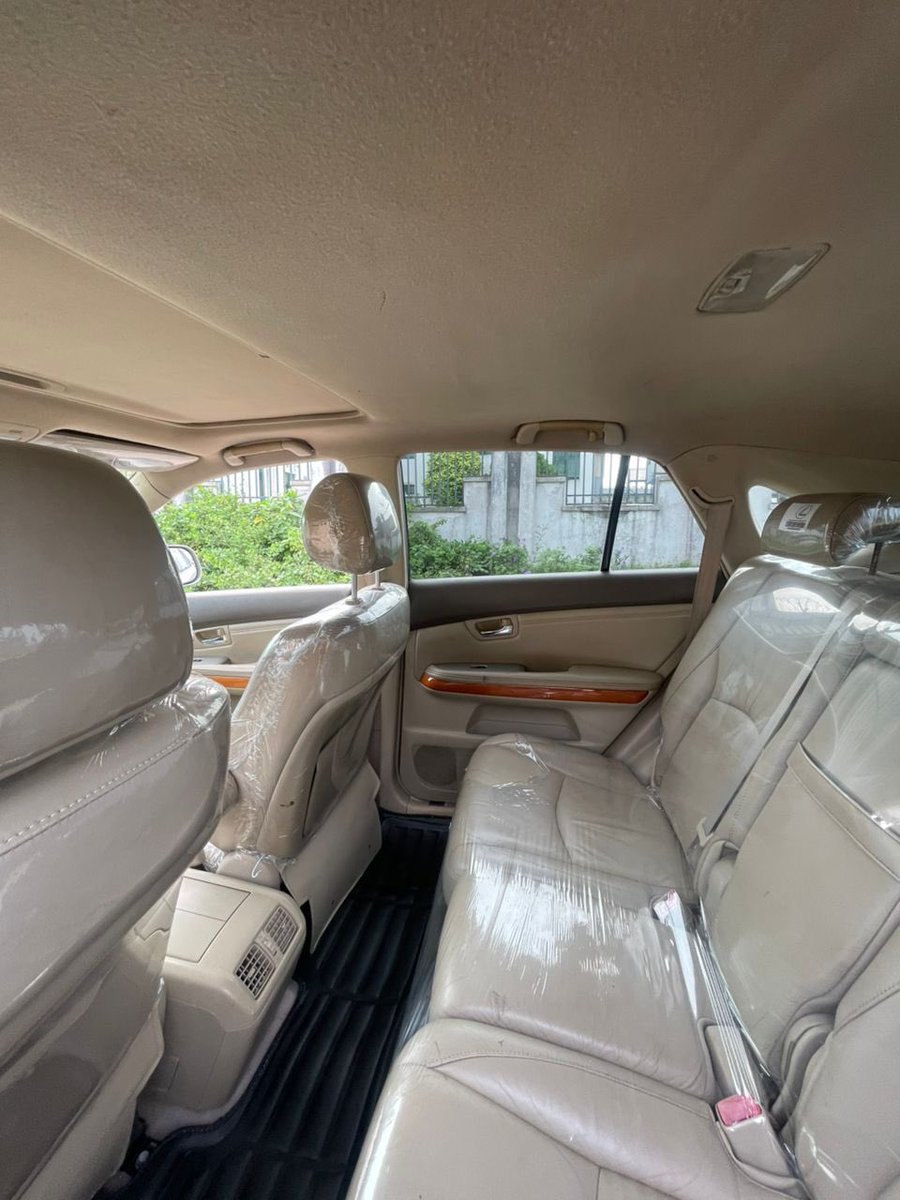 Fourwheelsautos's tweet image. ₦9M takes this home 🔥

Lexus RX330
Belgium grade 🇧🇪
First body ✅

Everything works perfectly — no stories.

Smooth ride, solid engine and ready to go.

📍 Benin City

Can’t make it to Benin?
Nationwide delivery available 🚚🇳🇬

DM on WhatsApp 👉 wa.me/9153529778

#Lexus