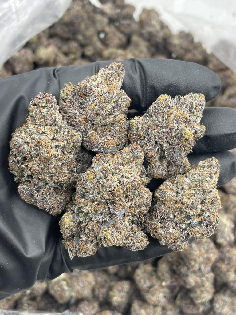 og_smoka's tweet image. Wake and Bake  fam with Frozen Banana Split indoors 🥶🍌
Dense full color buds with great structure and bag appeal. Loud frozen Mochi nose with loud banana33 terps 🔥
📦📦📦📲 Bulk #420Community
#420Friendly
#CannabisCommunity
#StonerFam
#Mmemberville
