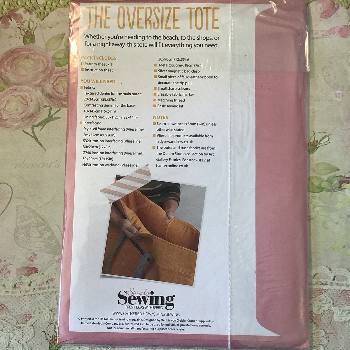 WatsonsVintage's tweet image. NEW LISTING Great for weekends away or a trip to the beach! Check out UNCUT The Oversize Tote Simply Sewing Pattern - Make Your  Own Bag or Gift Idea ebay.us/m/3IsGHj #eBay via @eBay_UK #SewingPattern #ToteBag #BeachBag #BagMaking