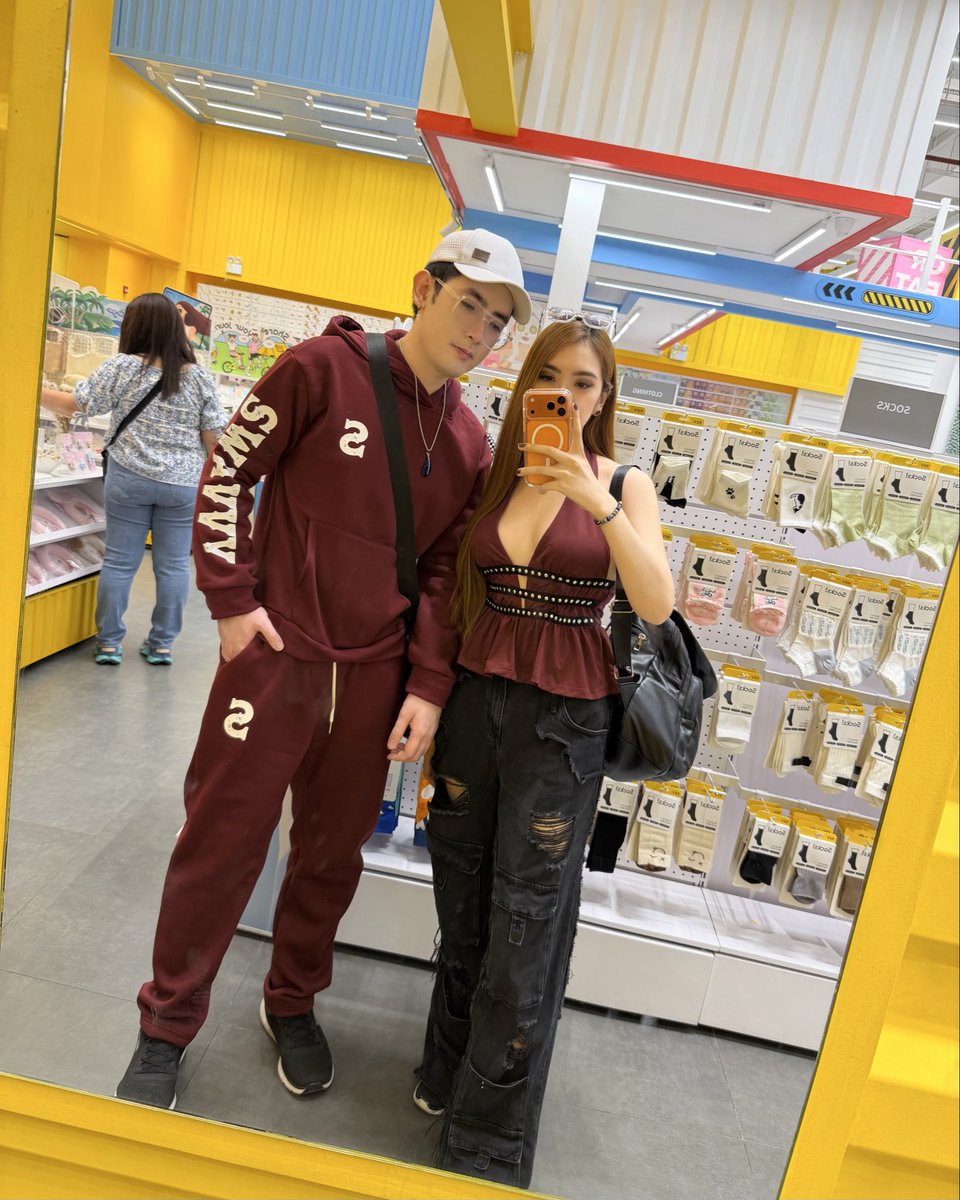 W/ lil bro <a href="/shawndelacruz/">Shawn DC</a> 🛍️

IG: @samanthadcofficial