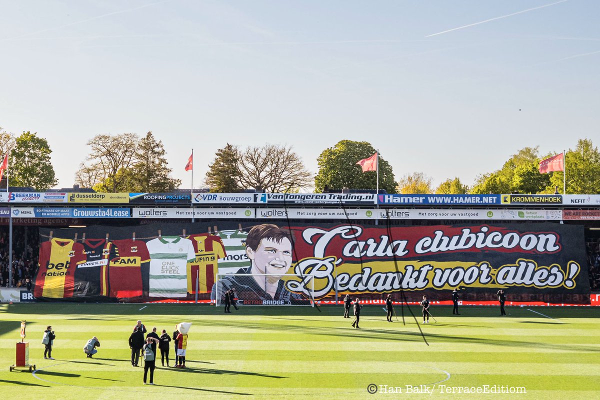 TerraceEdition's tweet photo. Carla Whittie-Bruggeman, Go Ahead Eagles’ kit manager retires after 27 years.

She’s celebrated with a @SfeerteamADHD 45x7.5 metre painted banner that took over 100 hours.

Ultra culture at its best. #kowet

📸 @HanBalk for Terrace Edition. https://t.co/4fnCTkrHYs