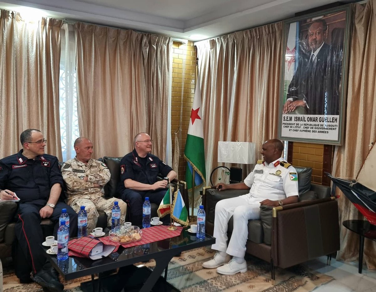 _Carabinieri_'s tweet photo. #Gibuti: il Capo di Stato Maggiore Gen. C.A. Andrea Taurelli Salimbeni in visita ai #Carabinieri #MIADIT, Missione Addestrativa giunta alla 24ª edizione. Proficui incontri con i vertici di Gendarmeria e Polizia Gibuti e Police Commissioner somalo per rafforzamento collaborazione https://t.co/qFtI8BD5fh