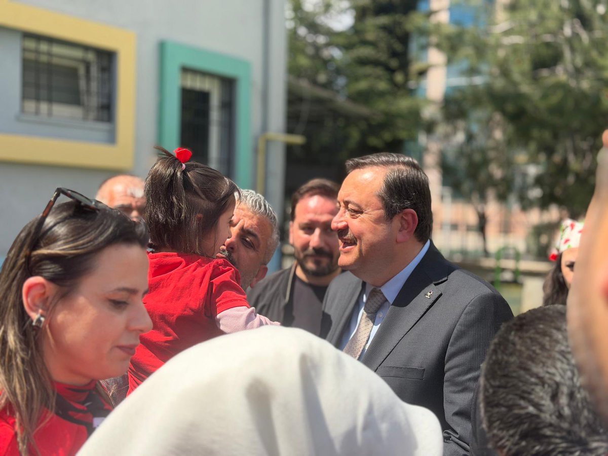fmfedaioglu's tweet photo. İl Kadın Kolları Başkanımız, İl Gençlik Kolları Başkanımız, İl ve İlçe Teşkilat mensuplarımız ile birlikte, Gaziantep Şahinbey Enes Kaan Yılmaz Anaokulu’nu ziyaret ederek mehter marşını coşkuyla seslendiren evlatlarımızla bir araya geldik.

Milli ve manevi değerlerimizi yürekten hissederek mehter marşımızı büyük bir gururla söyleyen çocuklarımızın heyecanı ve samimiyeti bizleri son derece mutlu etti. 💐

Bu anlamlı ziyaret vesilesiyle, 23 Nisan Ulusal Egemenlik ve Çocuk Bayramı’nı bir kez daha büyük bir coşku ve gururla kutladık. Geleceğimizin teminatı olan çocuklarımızın; tarihine, kültürüne ve milli değerlerine sahip çıkan bireyler olarak yetişmesi en büyük temennimizdir.

Bu Vesileyle ,Tüm Öğretmenlerimizin ve İdareci Arkadaşlarımızın Öğrencilerimizin Yetişmesi için Gösterdiği emek ve hassasiyet  için her birine gönülden teşekkür ederim.

HER DAİM ÇOCUKLARIMIZIN YANINDAYIZ; ONLAR BİZE AİLELERİNİN EMANETİDİR.
@abuyukgumus
@hakanaksu058 
@iekarayel
@AKGMTeskilat 
@AKPartiG_Antep