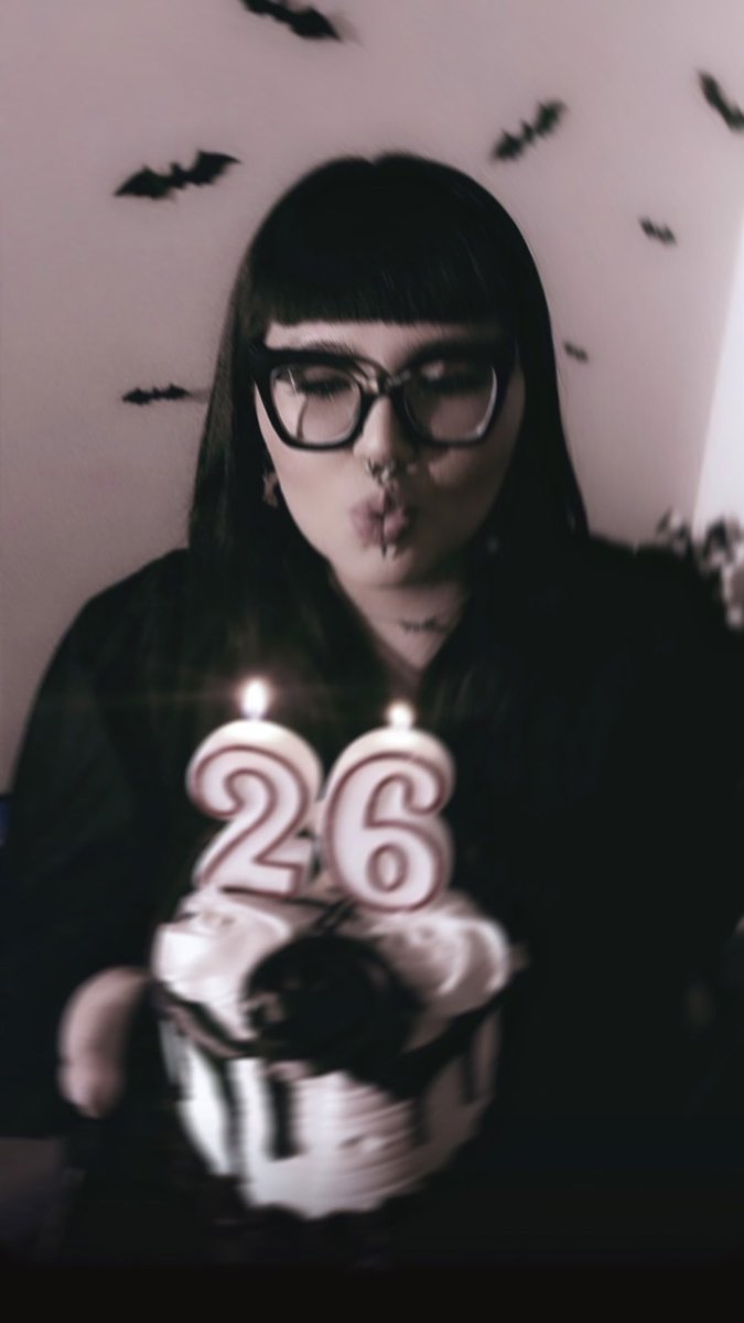 emmy 🦇 tweet media