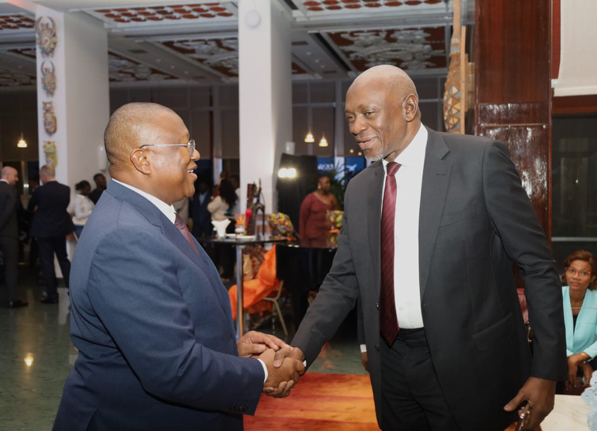 MINCOM_CI's tweet image. CMA CGM installe son Bureau régional Afrique à Abidjan.
Une décision stratégique qui confirme l’attractivité de la Côte d’Ivoire et son rôle de hub logistique majeur.
Un signal fort de confiance pour l’économie et l’emploi.
#Investissement #Logistique #Attractivité #CotedIvoire