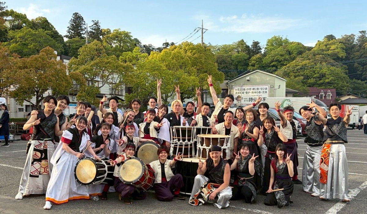 yutakaya11111's tweet photo. 成田太鼓祭り　
ラストはパレード‼︎

駅前から参道を演奏しながら新勝寺迄約1.5キロ

練り歩き演奏します‼︎
豊屋は勿論担ぎ桶😉

両側のお客様の応援に📣アドレナリン出まくり

本当成田は最高ダァ〜
又来年、出場枠勝ち取る為明日から練習です♪

又来年お会い出来るよう
頑張ります💪 https://t.co/JfuFM2P00O