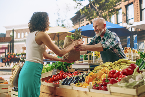 zensurance's tweet image. Selling at a farmers' market this season?🥕

Most Canadian markets require vendors to have insurance before  participating.

Our guide explains what coverage vendors need to protect themselves.

👉 ow.ly/JNoJ50YOXCe 👨‍🌾

#FarmersMarket #SmallBusiness #VendorInsurance