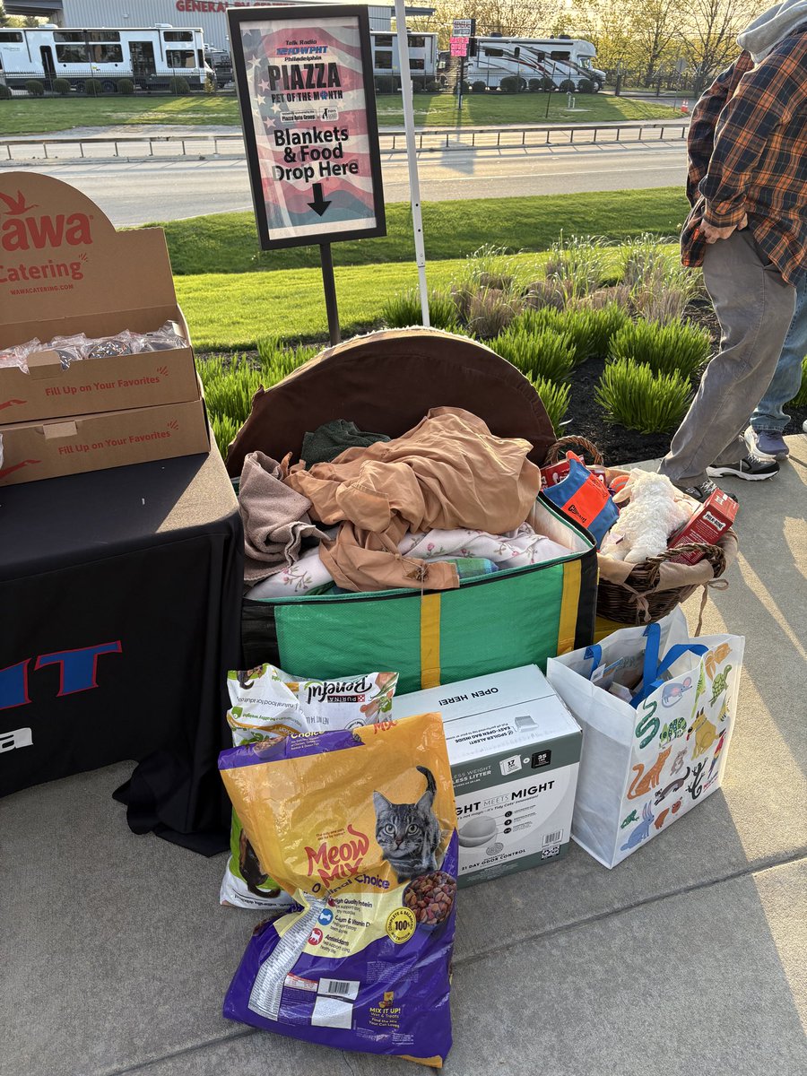 1210WPHT's tweet photo. 🚨Come see us!🚨

We've started STRONG 💪 out here at Piazza Mazda of West Chester @piazzamazdawc in our effort to collect pet food, gently used and new blankets, and monetary donations to support animals in need at @phillypaws! 

DONATE HERE: https://t.co/FrevYcV2gF https://t.co/fjtOZ2YqTf