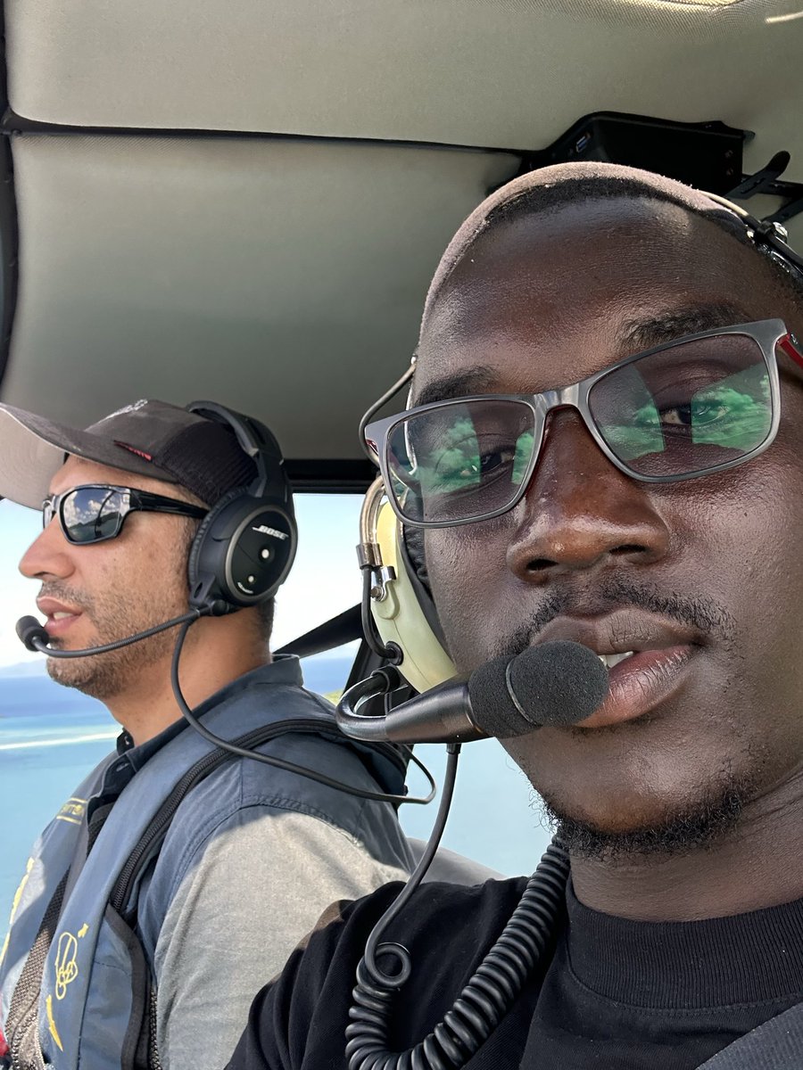 Nilikujiwa na chopper kuenda ku sign contract when I got the job. Haters kaeni vizuri dawa ipite.