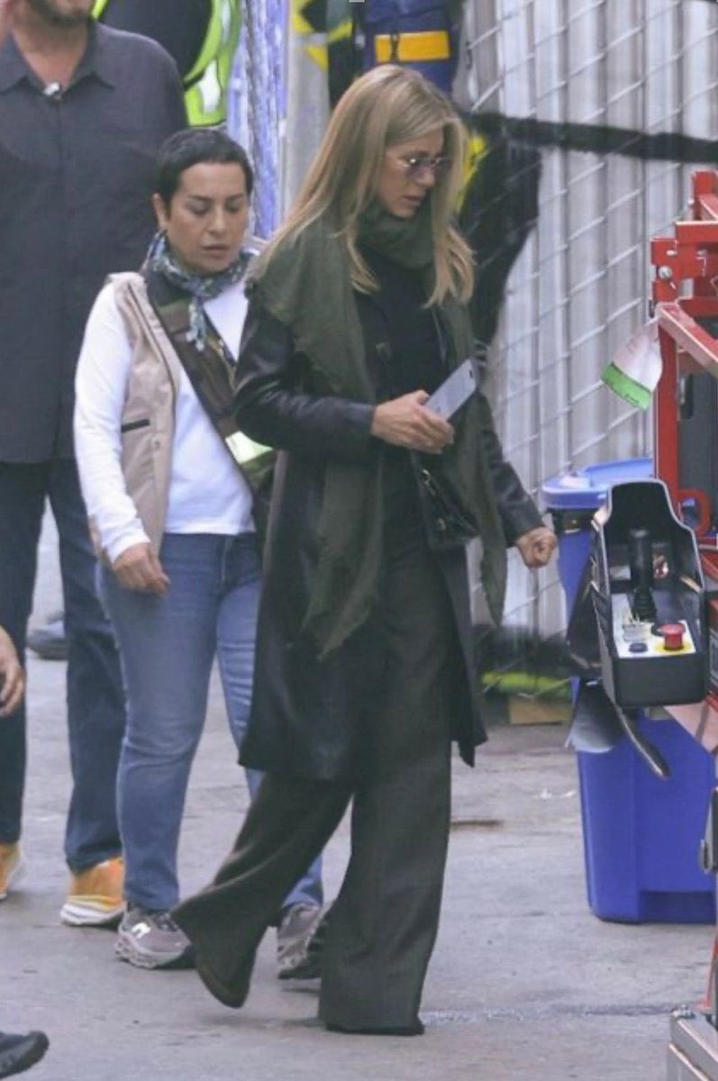 CarolAniston tweet media