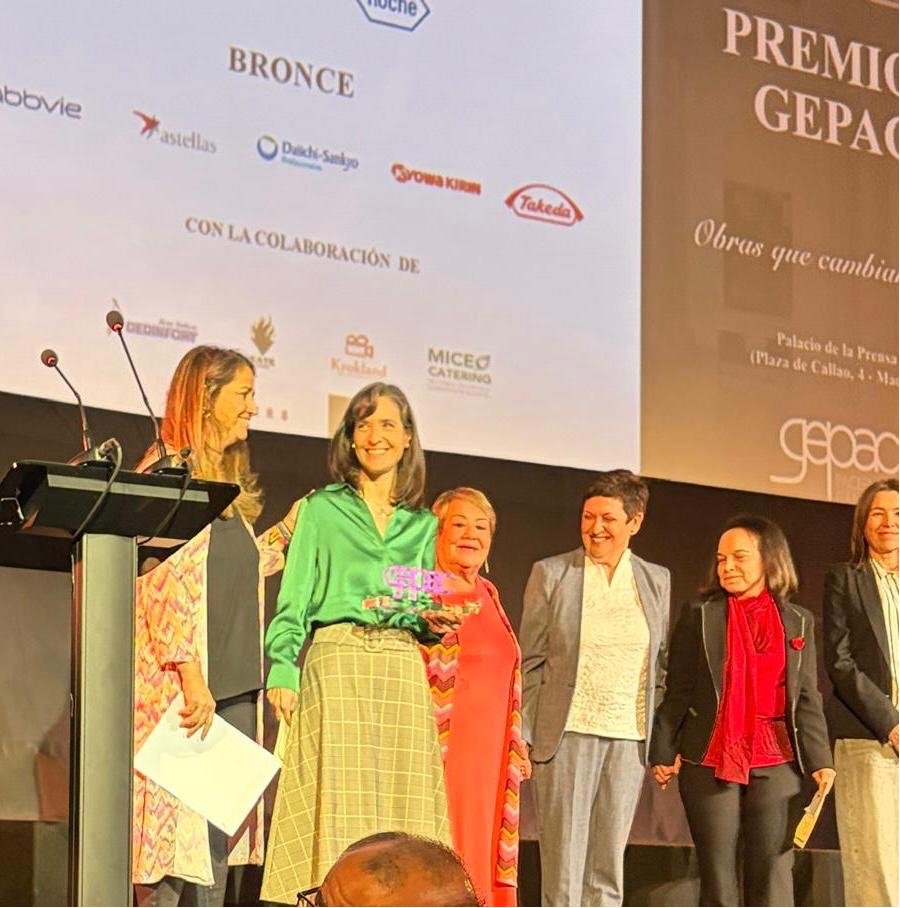 sehh_es's tweet image. 🏆#14PremiosGEPAC | Ayer en la #SEHH asistimos a la entrega de los premios @GEPAC_ “Obras que cambian vidas”, que reconocen la labor de quienes mejoran el día a día de las personas con #cáncer.

Nuestra sociedad científica ha sido distinguida por el informe “Las cifras del cáncer