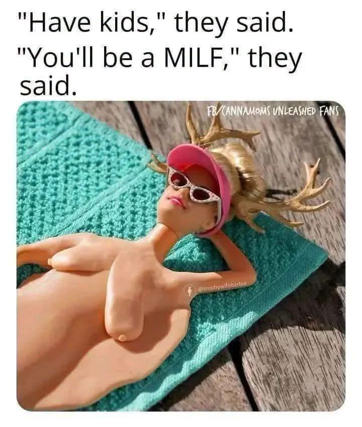 booty_bec's tweet photo. An ex coworker sent this to me.. and he's not wrong 🤣 expectations vs reality of a milf! https://t.co/s7N4cUGtJv