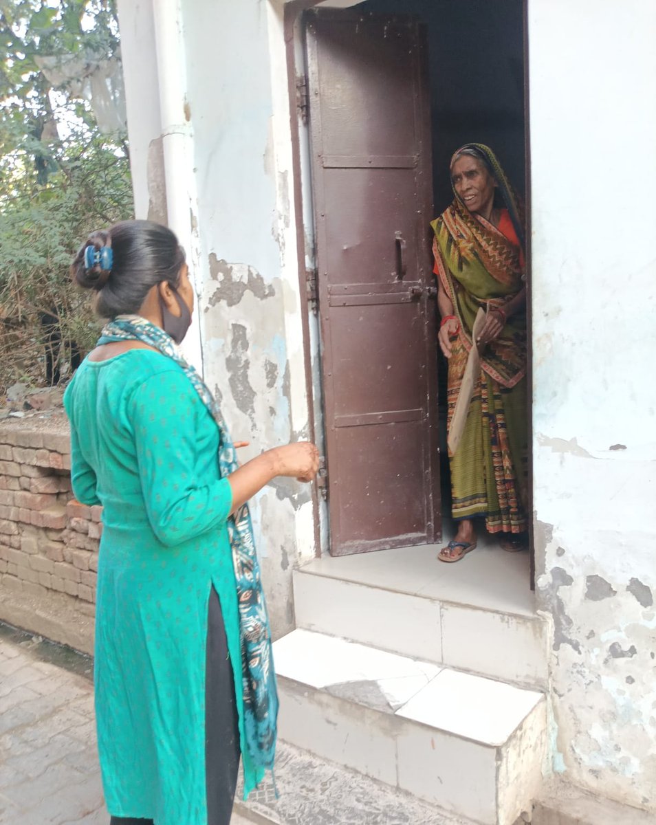 shamshabad_UP's tweet image. नगर पालिका परिषद शमशाबाद द्वारा #SourceSegregation को बढ़ावा देने के उद्देश्य से प्रतिदिन घर-घर जाकर समझाइश एवं जागरूकता की जा रही है।          

#SwachhBharat

@MoHUA_India @SwachhBharatGov @SBM_UP @mlkhattar @tokhansahu_bjp @aksharmaBharat