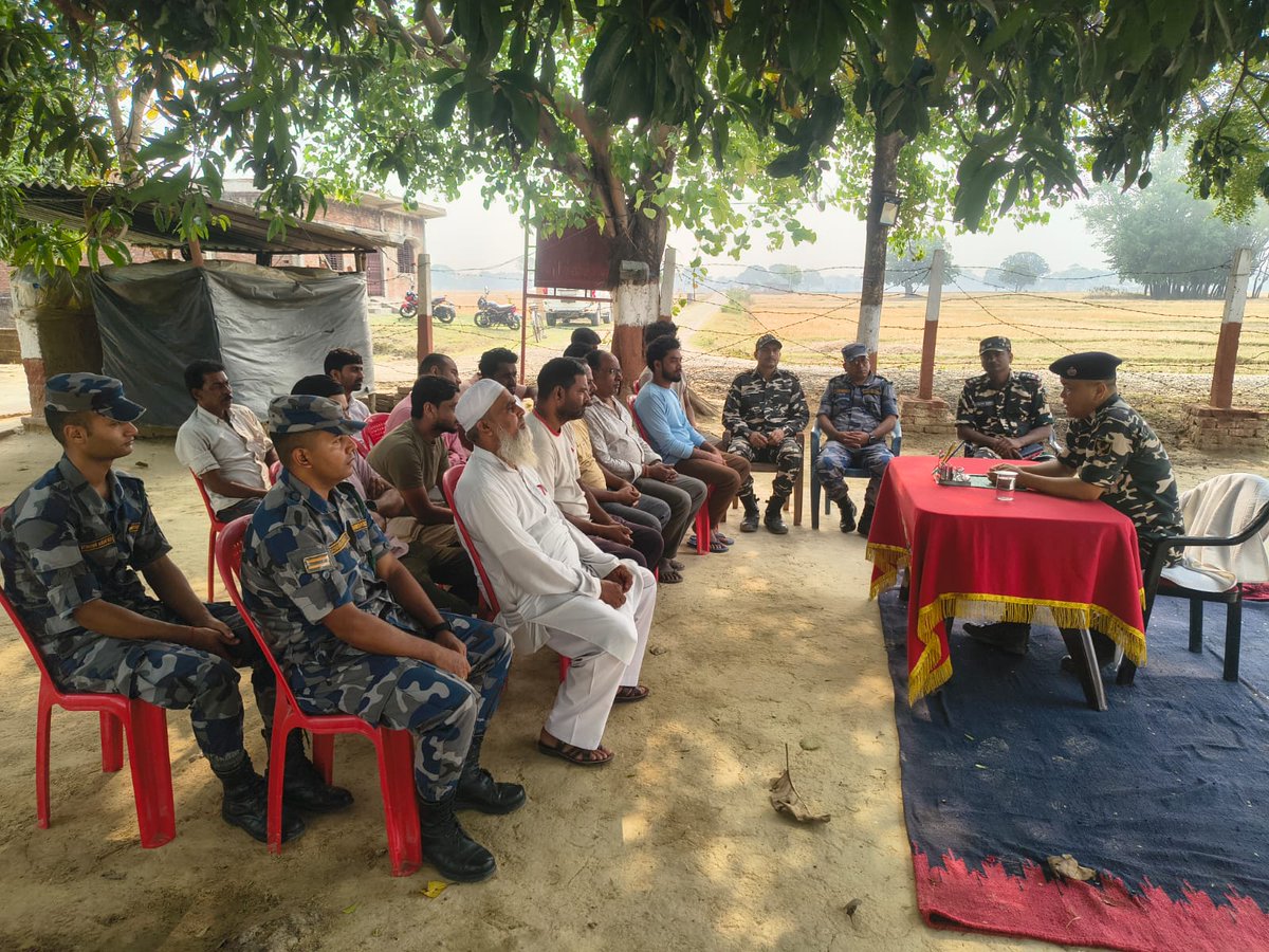 43BnSSB_INDIA's tweet image. 43वीं वाहिनी सशस्त्र सीमा बल, सिद्धार्थनगर की सीमा चौकी नरकुल में श्री एल. आशाकुमार सिंह (द्वितीय कमान अधिकारी) की उपस्थिति में विलेज मीटिंग एवं नेपाल ए.पी.एफ. के साथ समन्वय बैठक आयोजित की गई।
@SSB_INDIA 
@SSBFTRLUCKNOW 
@SSBSHQGKP 
#SSB #BorderSecurity #IndiaNepal