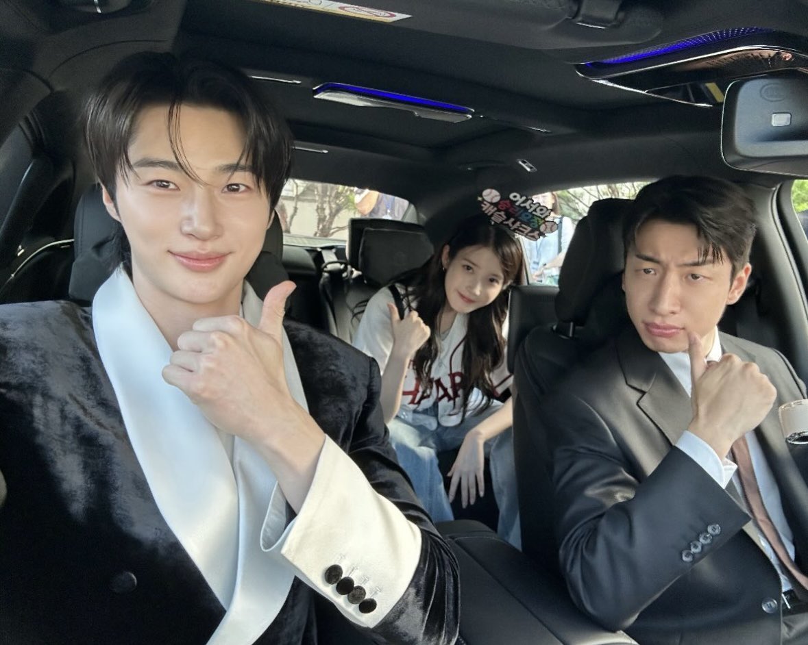 dlwlrma_08918's tweet photo. 뒤에 초딩 한명 타잇는데요 https://t.co/2126BDKS1k