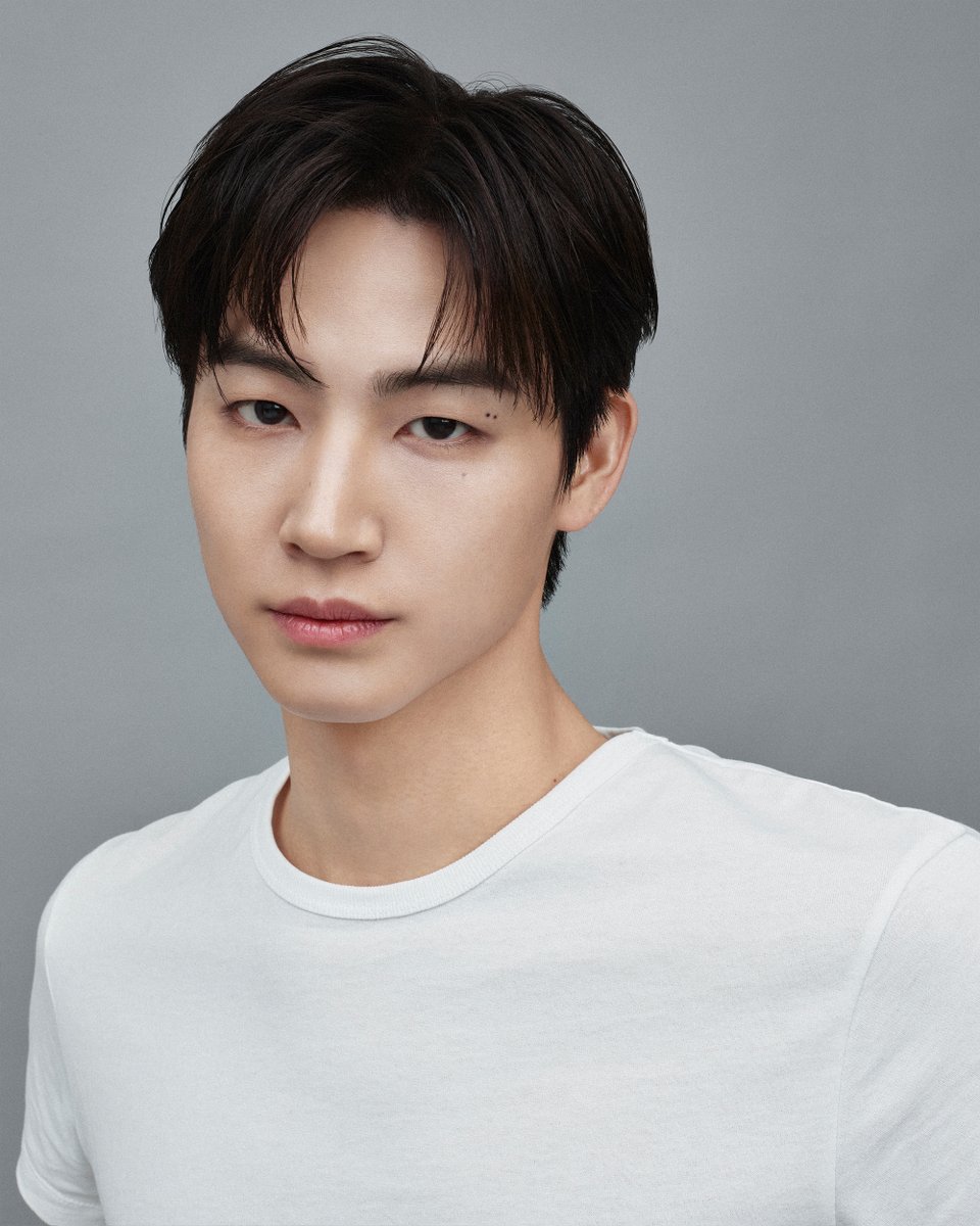 JAY B of GOT7 has been officially announced as a new artist under 528Hz.

He also serves as the company’s CEO, marking a major step in his career as both an artist and executive.