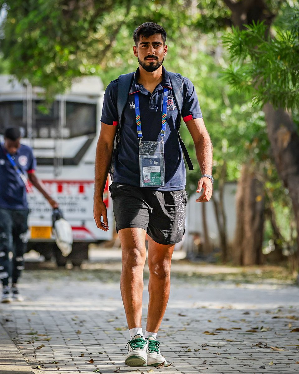 RajasthanUnited's tweet photo. Our Desert Warriors has arrived at the Namdhari Football Stadium bringing the warrior spirit 🏜️ ⚔️🥷

#RUFCIFL26 #DesertWarriors #RUFCvsSDFC #matchday #arrival https://t.co/FGBuaMdoM8