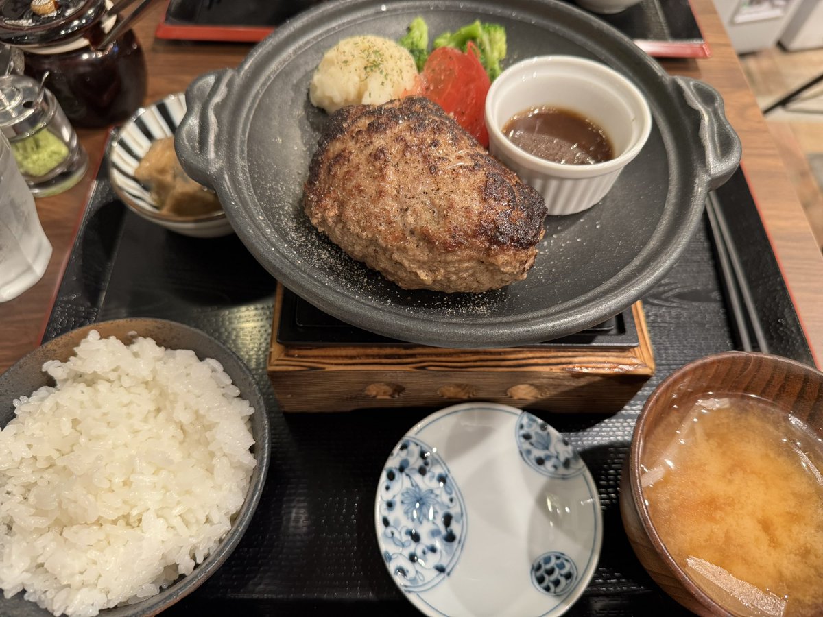 se0728_naniwa's tweet photo. 美味しいご飯に素敵なホテルにアートに最高の1日でした！✨
とっても幸せです！！😺 https://t.co/mVEeCmAa0g