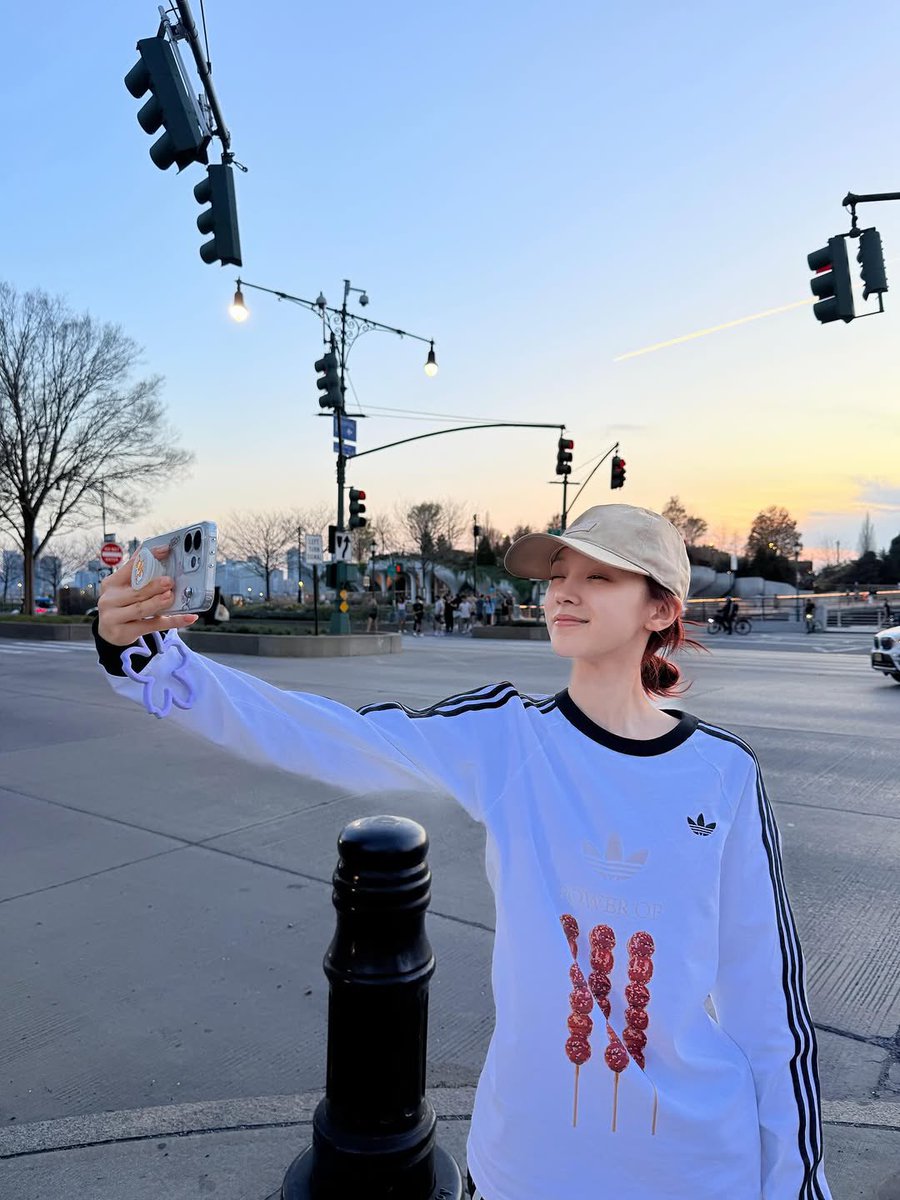 RunBabyRunnnnnn's tweet image. 260424 #Yuqi instagram

Yummy 😋

#우기 #宋雨琦